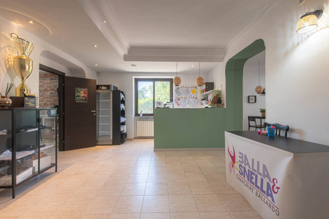 Casa Indipendente con ampi locali commerciali in vendita a Roccasecca