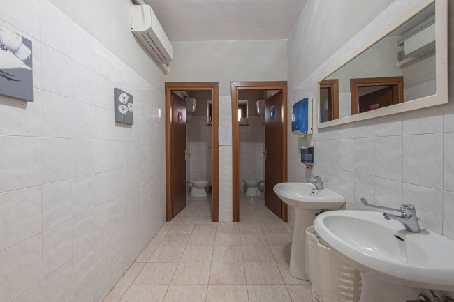 Casa Indipendente con ampi locali commerciali in vendita a Roccasecca