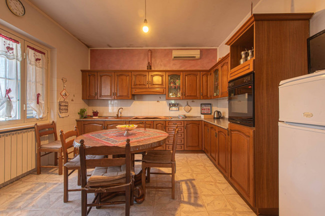 Casa Indipendente con ampi locali commerciali in vendita a Roccasecca