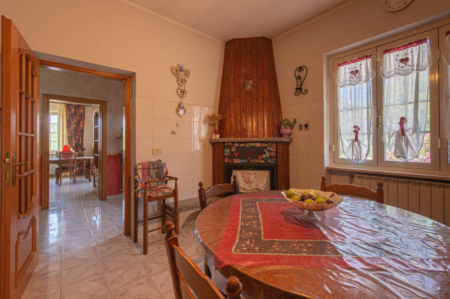 Casa Indipendente con ampi locali commerciali in vendita a Roccasecca