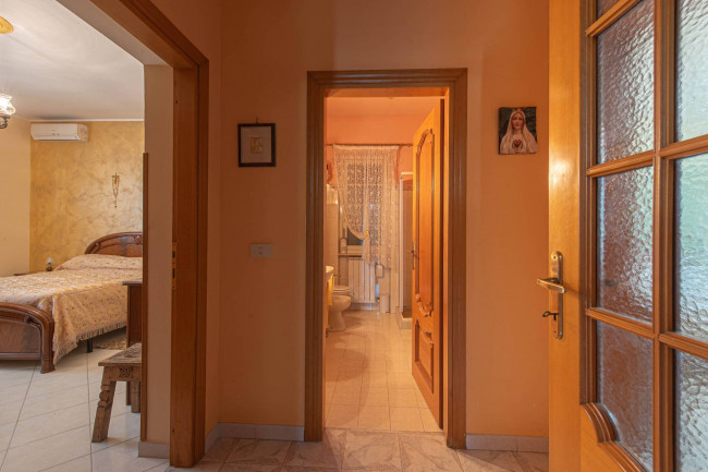 Casa Indipendente con ampi locali commerciali in vendita a Roccasecca