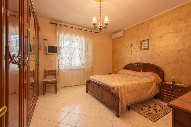 Casa Indipendente con ampi locali commerciali in vendita a Roccasecca
