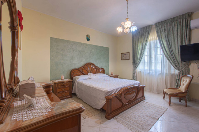 Casa Indipendente con ampi locali commerciali in vendita a Roccasecca