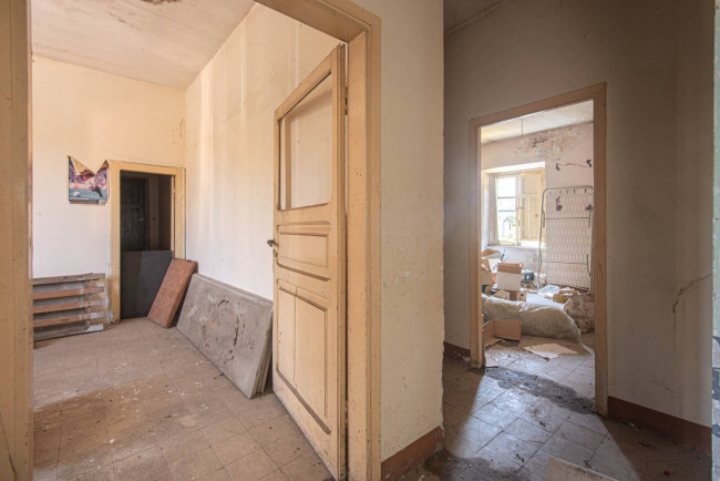whole building for sale in Roccasecca