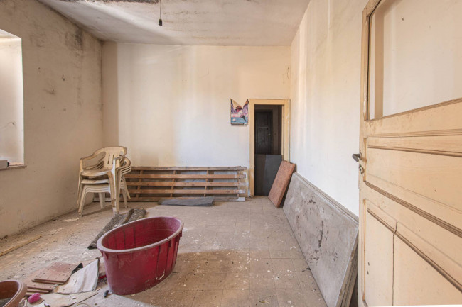 whole building for sale in Roccasecca