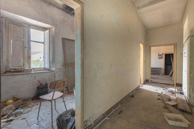 whole building for sale in Roccasecca