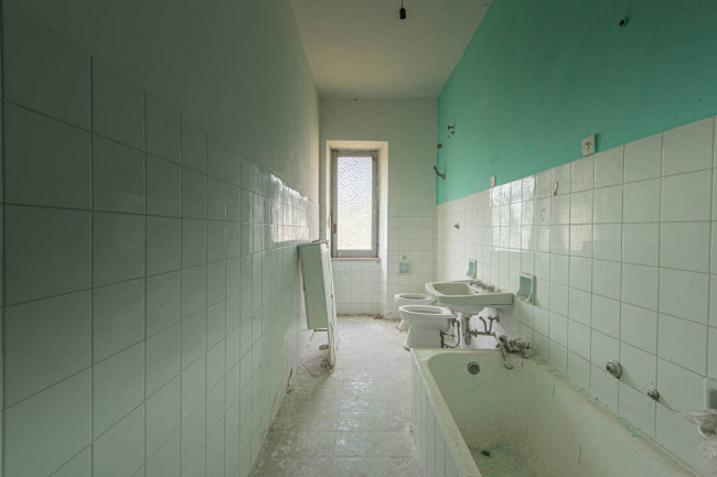 whole building for sale in Roccasecca