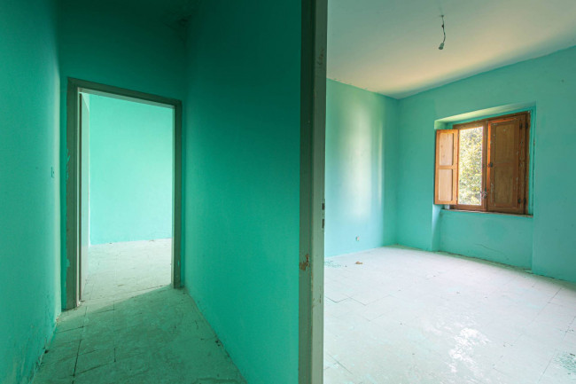 whole building for sale in Roccasecca