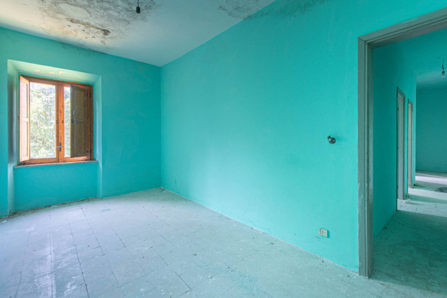 whole building for sale in Roccasecca