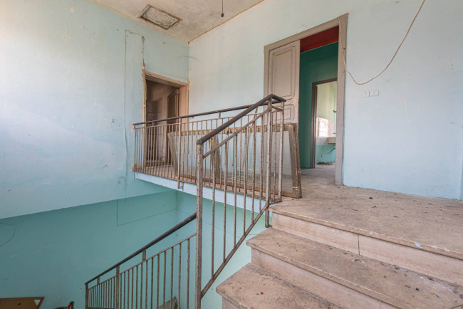 whole building for sale in Roccasecca