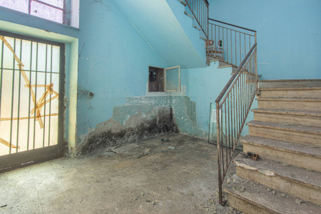 whole building for sale in Roccasecca