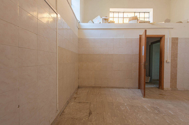 whole building for sale in Roccasecca
