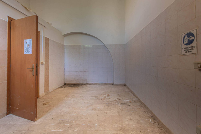 whole building for sale in Roccasecca