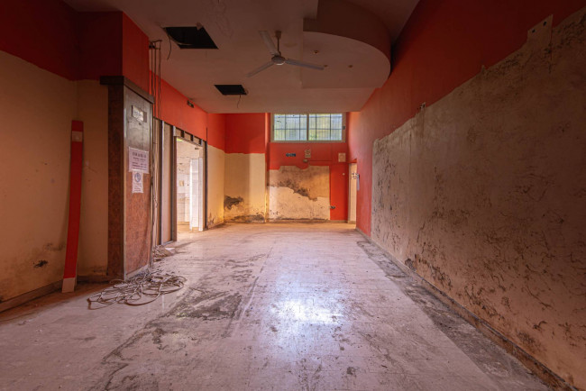 whole building for sale in Roccasecca