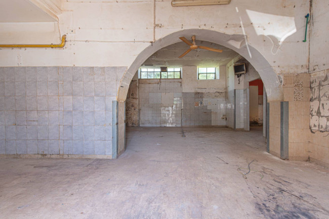 whole building for sale in Roccasecca
