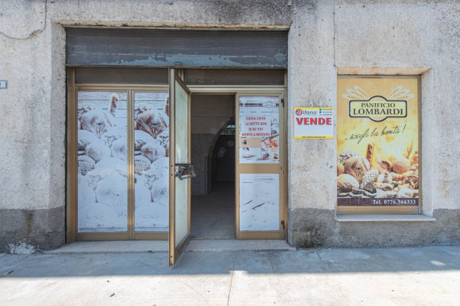 whole building for sale in Roccasecca