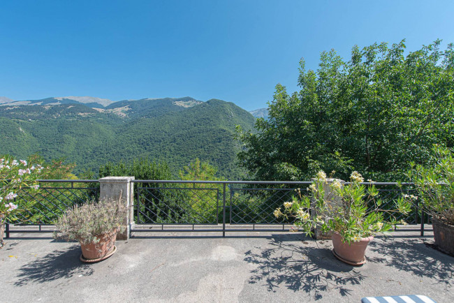 manor house for sale in Picinisco