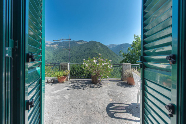 manor house for sale in Picinisco