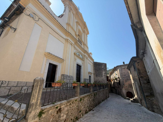 typical historical house for sale in Colle San Magno