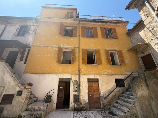 Abitazioni tipiche storiche in vendita a Colle San Magno