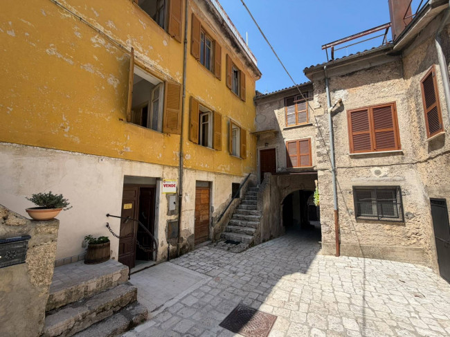 typical historical house for sale in Colle San Magno