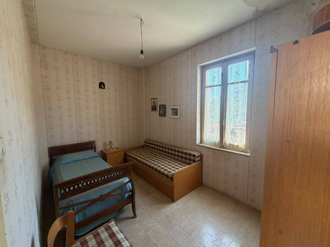 typical historical house for sale in Colle San Magno
