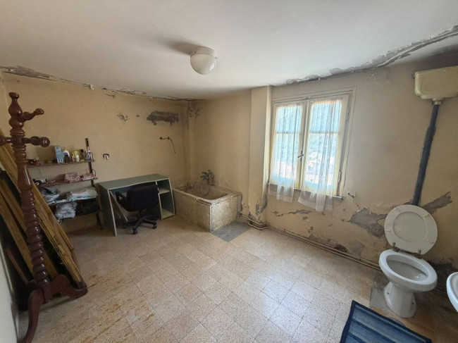 typical historical house for sale in Colle San Magno
