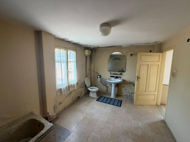 typical historical house for sale in Colle San Magno