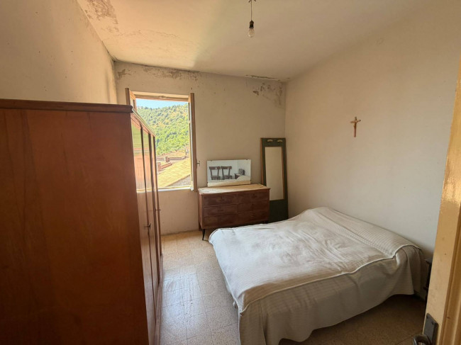 typical historical house for sale in Colle San Magno