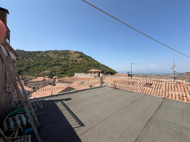 typical historical house for sale in Colle San Magno