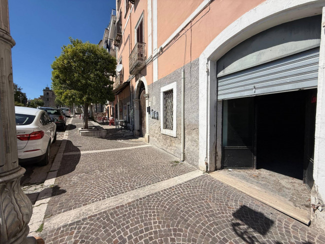 Locale commerciale in vendita a Arce