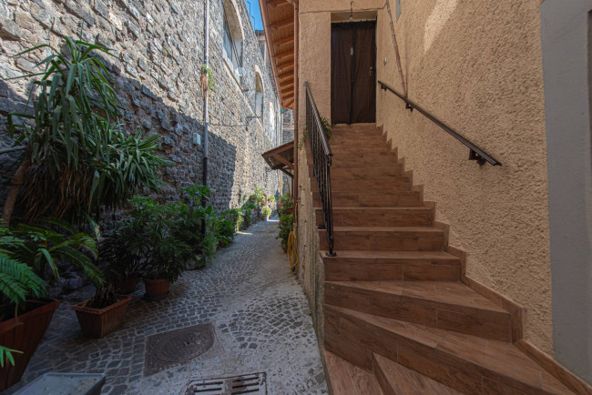 typical historical house for sale in Pofi