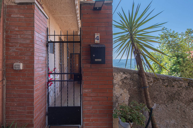 typical historical house for sale in Pofi