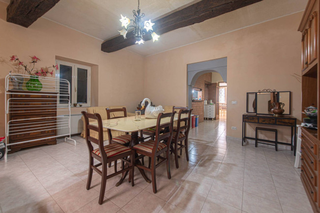typical historical house for sale in Pofi