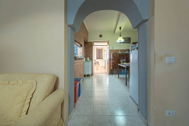 typical historical house for sale in Pofi
