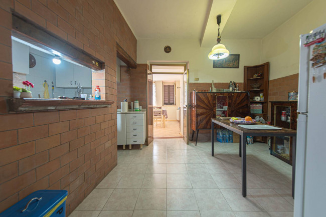 typical historical house for sale in Pofi