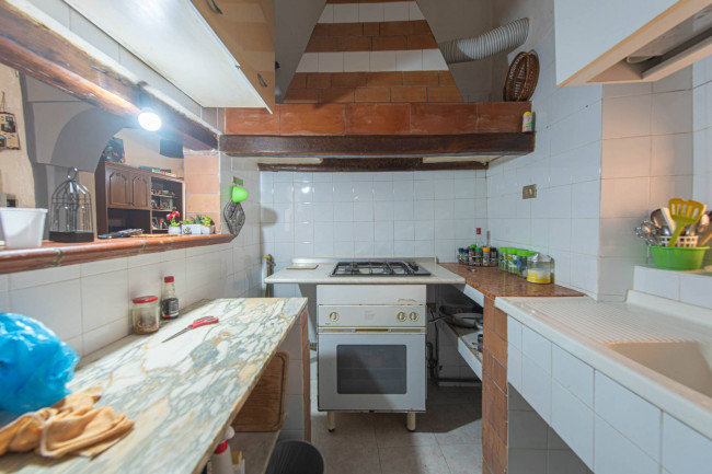 typical historical house for sale in Pofi
