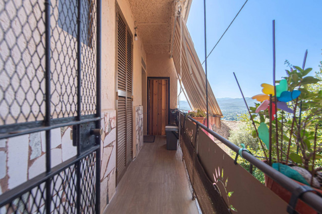 typical historical house for sale in Pofi