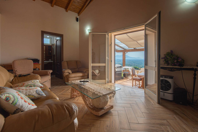 typical historical house for sale in Pofi