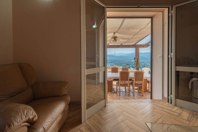 typical historical house for sale in Pofi