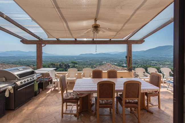 typical historical house for sale in Pofi