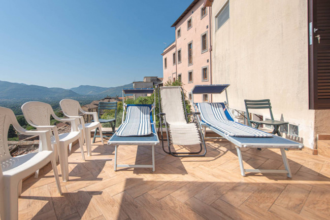typical historical house for sale in Pofi