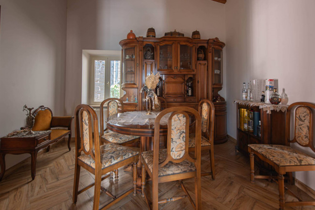 typical historical house for sale in Pofi