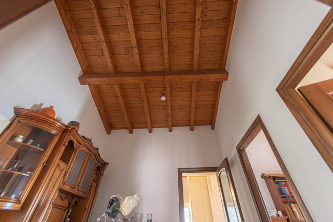 typical historical house for sale in Pofi