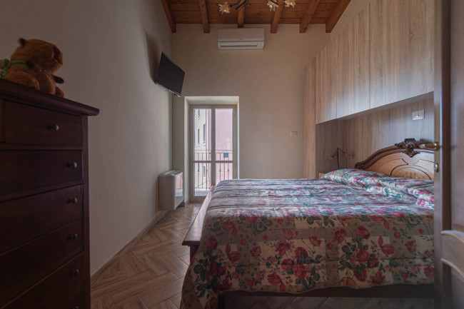 typical historical house for sale in Pofi
