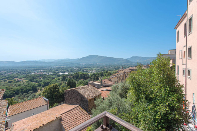 typical historical house for sale in Pofi