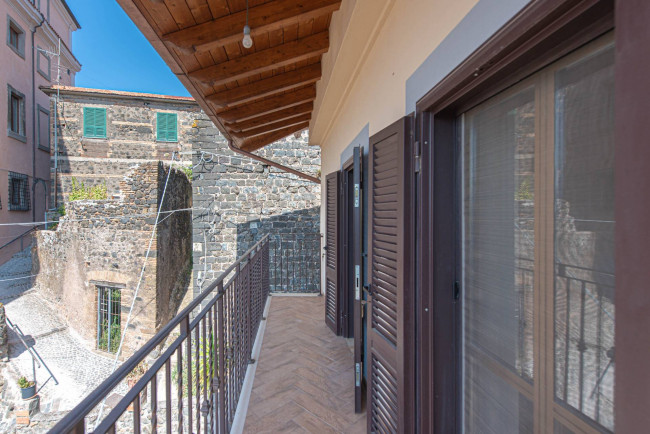 typical historical house for sale in Pofi