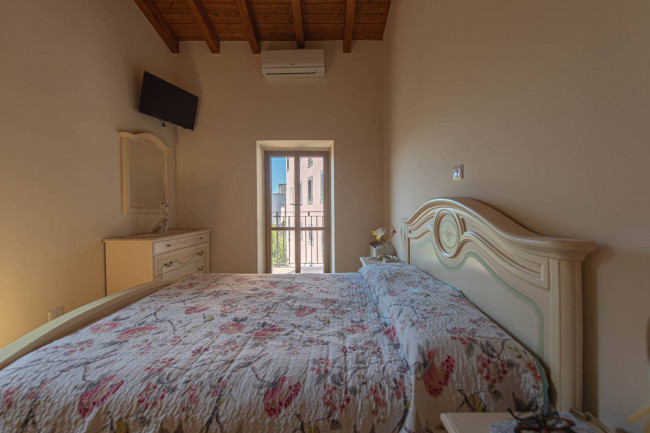 typical historical house for sale in Pofi