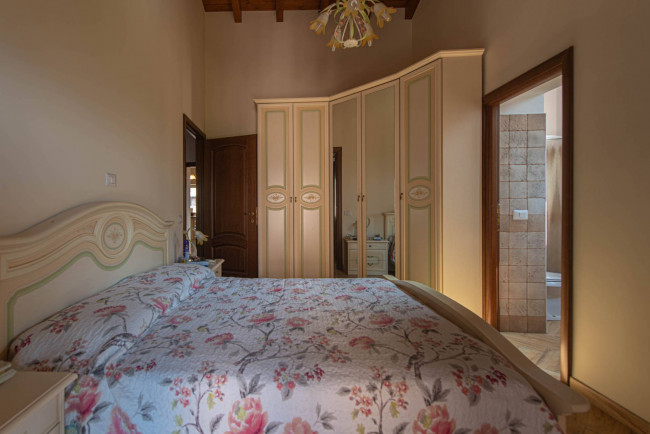 typical historical house for sale in Pofi