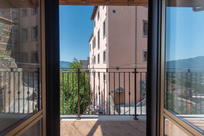 typical historical house for sale in Pofi